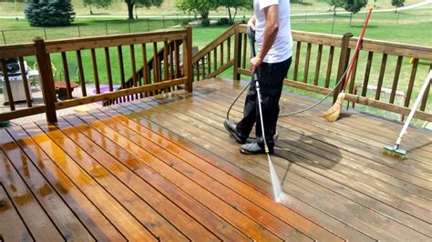 How to pressure wash a deck - YouTube