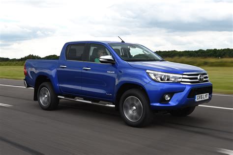 New Toyota Hilux pick-up 2016 review | Auto Express