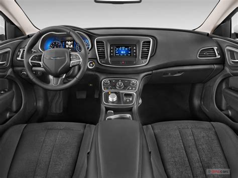 2017 Chrysler 200 Interior | U.S. News & World Report