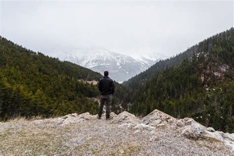 Hiking Bear's Hump At Waterton Lakes National Park - Roadesque