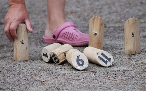 How to Play Mölkky (Finnish Throwing Game) | Happily Outside