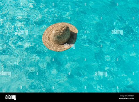 Straw hat floating in a pool hi-res stock photography and images - Alamy