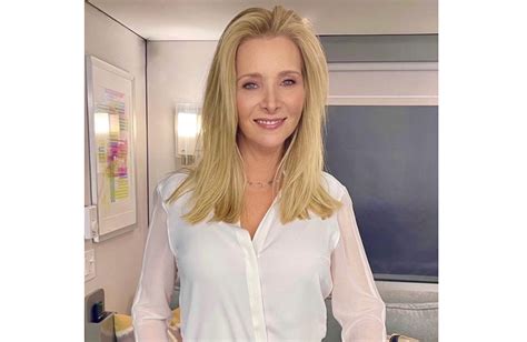 Inside Lisa Kudrow's Natural 'Friends' Reunion Makeup Look - NewBeauty