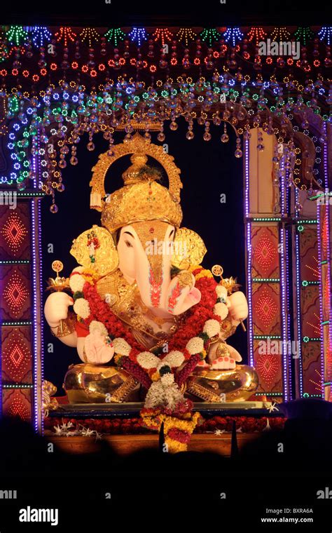 Dagdusheth ganpati pune hi-res stock photography and images - Alamy