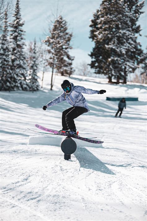 Skier in Snow park | Skiing photography, Freestyle skiing, Skiing