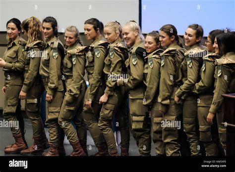 Latrun, Israel. 5th Dec, 2017. 13 female IDF soldiers graduate tank ...