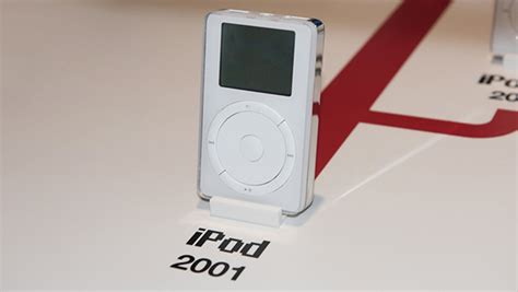 Apple's Iconic iPod from 2001 Sets New Auction Record, Selling for Rs ...