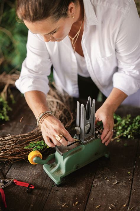 Video: How to Make a Wreath Using a Pick Machine – Garden & Gun