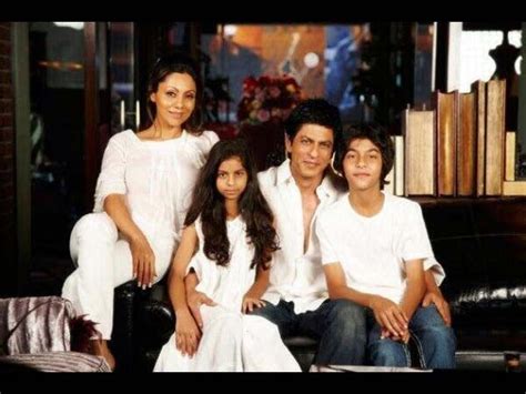 Shahrukh Khan Family Photos With Wife and Children. - Photos Collections