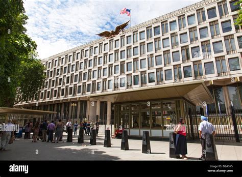 The U.S. Embassy in Grosvenor Square, Mayfair, London Stock Photo - Alamy