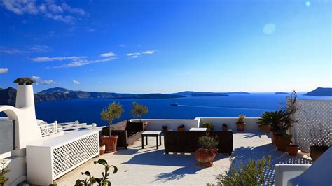 Stunning Santorini Views: 4K Ultra HD Wallpaper