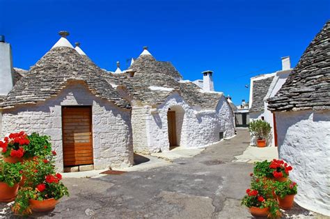 Let's travel the world!: Alberobello! The Capital of the Trulli.