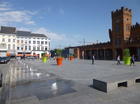 Bloempotjes fleuren vernieuwde Stationsplein in Aalst op… | Persregiodender.be