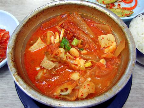 File:Korean stew-Kimchi jjigae-05.jpg - Wikipedia