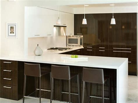 Peninsula Kitchens | HGTV