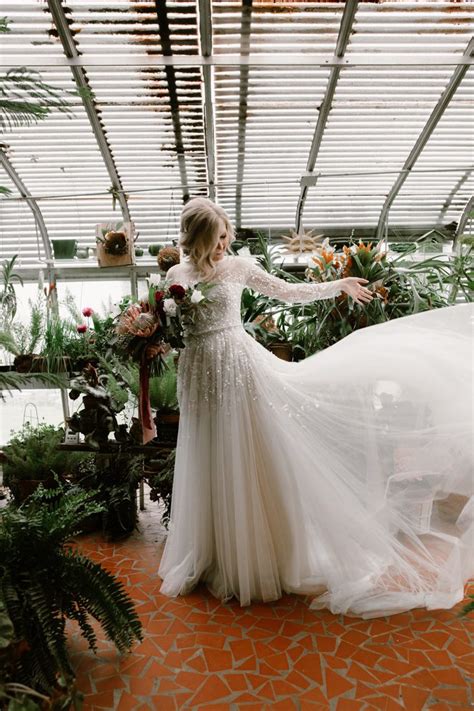 Vintage-Inspired Garden Wedding at Sweet Meadow Farm - Junebug Weddings