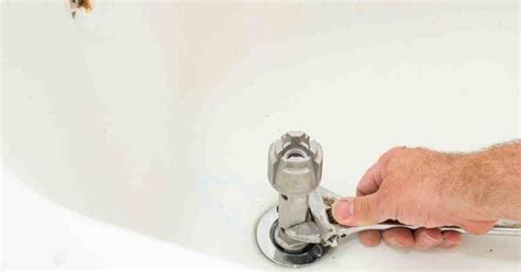 How to Replace a Bathtub Drain Flange Easily - Plumbing Sniper