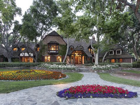 Michael Jackson's Neverland Ranch - $100 Million - LuxuryHomes.com - Living