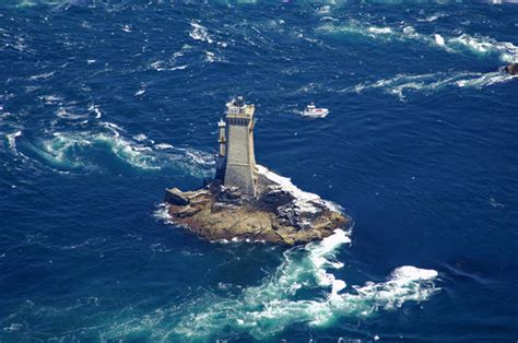 Vieille Lighthouse in Plogoff, Brittany, France - lighthouse Reviews ...