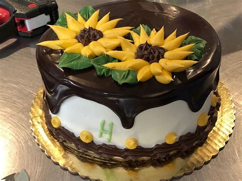 Sunflower Cake - Montilio's Bakery