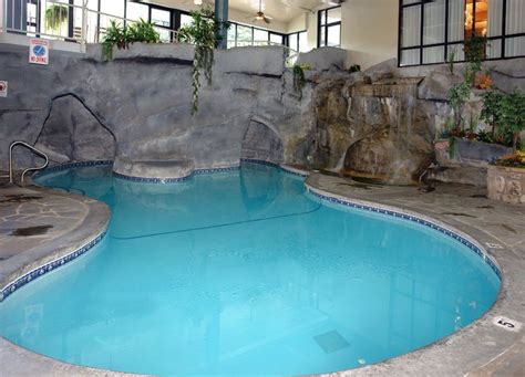 Gatlinburg Hotel with Indoor Pool and Sauna at Sidney James Mountain Lodge - Sidney James ...