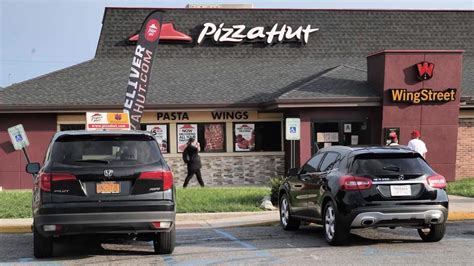 USA: Up to 300 Pizza Hut locations to close as largest US franchisee goes bankrupt | Video Ruptly