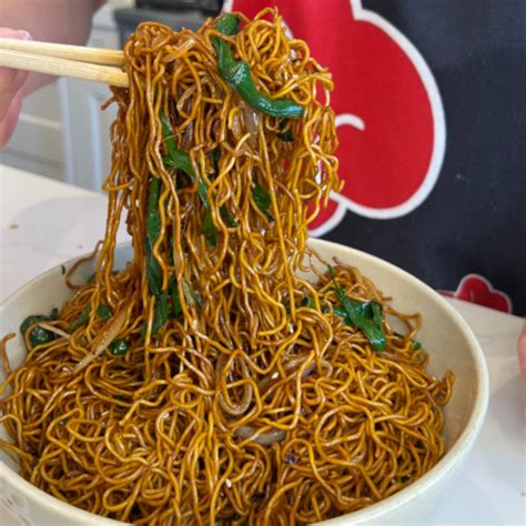 Cantonese Soy Sauce Chow Mein (豉油皇炒麵) - Kwokspots