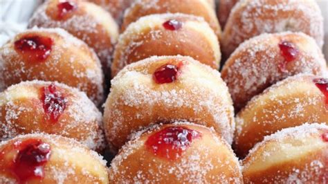 Raspberry Jam Donuts with Vanilla Sugar @ TotallyChefs