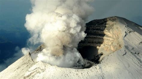 Mexico eruption: Volcano crater viewed from the air - BBC News