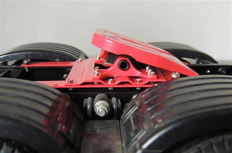 Semi Truck Aluminum Fifth Wheel (Red)