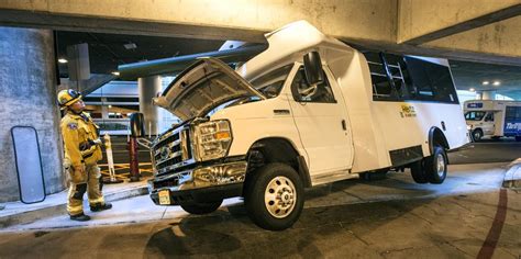 Hertz shuttle becomes wedged in John Wayne Airport parking structure – Orange County Register