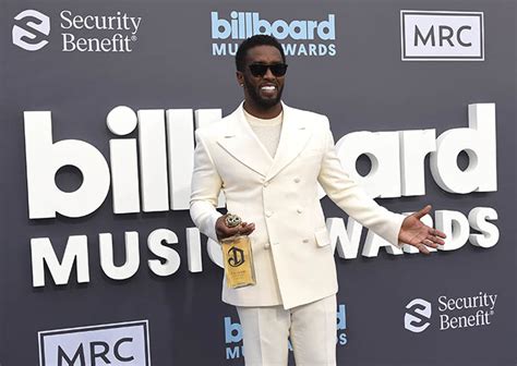 Diddy Gets in Cream Suit at 2022 Billboard Music Awards Red Carpet ...