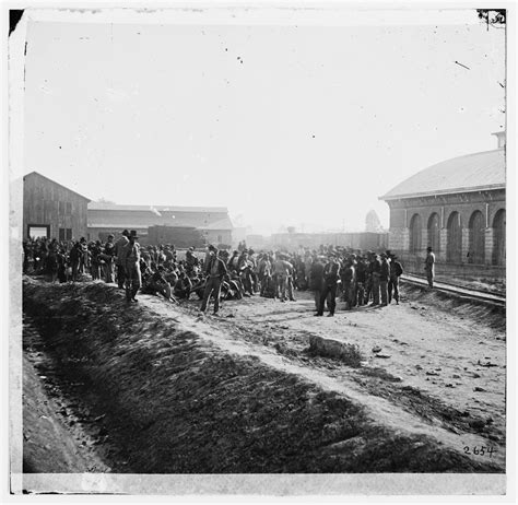 [Chattanooga, Tenn. Confederate prisoners at railroad depot] | Library ...