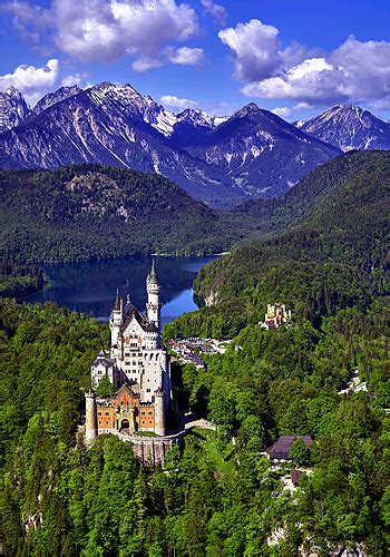 Bayerische Schlösserverwaltung | Neuschwanstein Castle | Idea and History