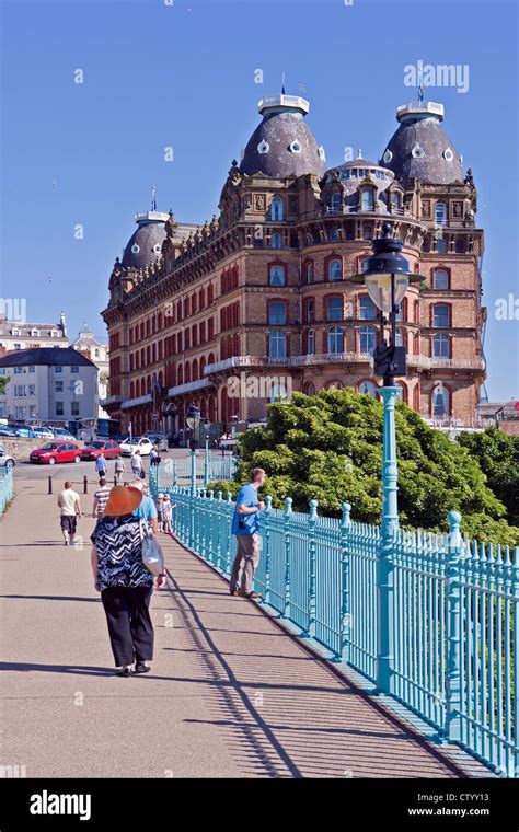 The Spa Footbridge and Grand Hotel, Scarborough Stock Photo - Alamy