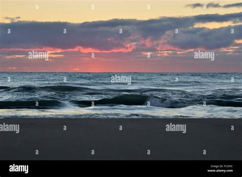 Sunrise at Waukegan Municipal Beach, Waukegan, Illinois Stock Photo - Alamy