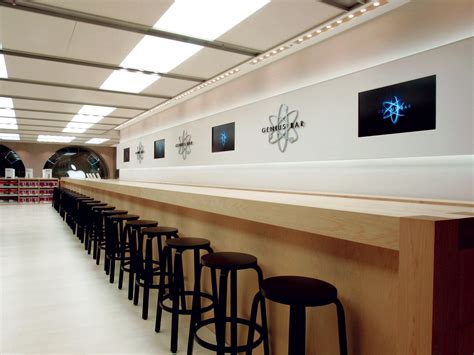 Apple Store Regent Street Genius Bar | Find VentureSpace inspiration | Apple genius bar ...