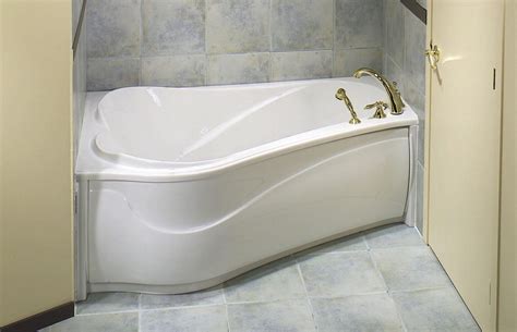 Corner Bathtubs for Small Spaces | Ann Inspired