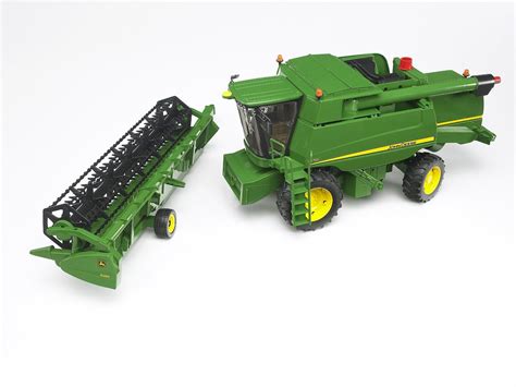 BR 1:16 John Deere Combine Harvester 24002132 - Bruder Toys