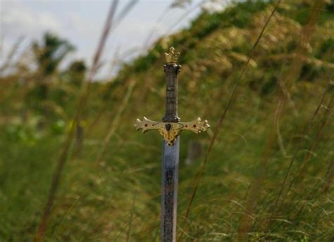 Longsword vs. Broadsword vs. Greatsword (Comparison) – All The Differences