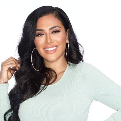 Huda Kattan Net Worth 2022, Bio, Age, Career, Family, Rumors