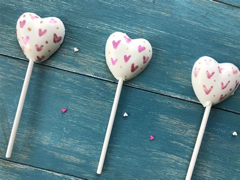 White Chocolate Heart Lollipops - Lil Celebrations