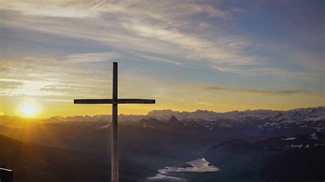 Cross With A Background of Sunset Under Sky 4K HD Cross Wallpapers | HD ...