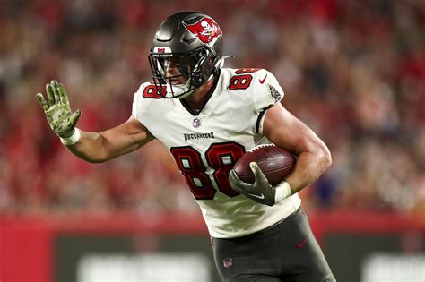 Cade Otton, Cam Brate fantasy advice: Start or sit the Buccaneers TEs ...