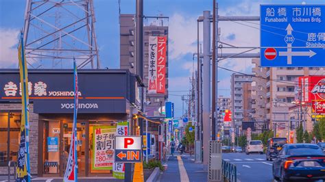 日本街道美景图片桌面壁纸_傍晚街道美景图片壁纸-三千图片网