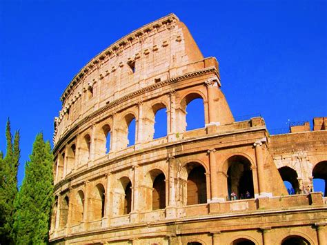 TOP 10 THE MOST VISITED PLACES : colosseum