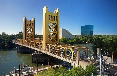 Tower Bridge, Sacramento: First in Cantilever