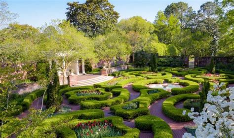 Carolina Colours - Tryon Palace Gardens