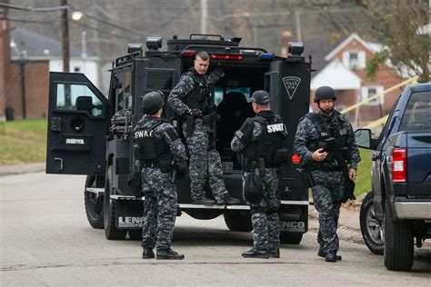 Photos: Huntington Police Department SWAT team raid | Photo Galleries | herald-dispatch.com