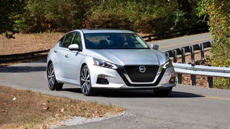 2021 Nissan Altima Buyer's Guide: Reviews, Specs, Comparisons